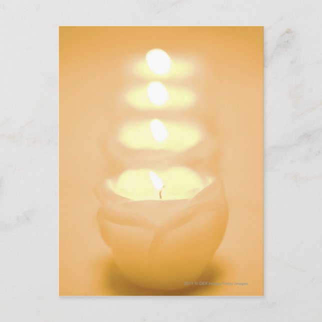Cartão Postal Uma fila de velas acesas (Frente)