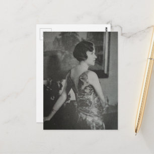 Cartão Postal Uma Mulher Bonita em Preto e Branco de 1930