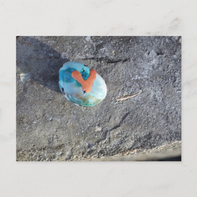 Cartão Postal Uma pedra pintada do coração (Frente)