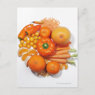 Cartão Postal Uma seleção de frutas e legumes laranja.