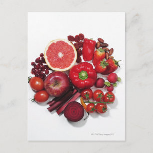 Cartão Postal Uma seleção de frutas e legumes vermelhos.