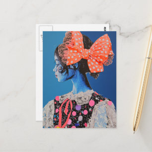 Cartão Postal Uma senhora colorida com uma colagem de laço grand