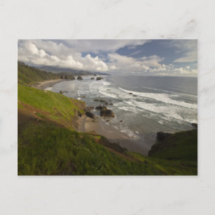 Cartão Postal Uma vista da praia do canhão na costa de Oregon