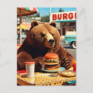 Cartão Postal Urso Bonito no Jantar com Banquete Cheeseburger