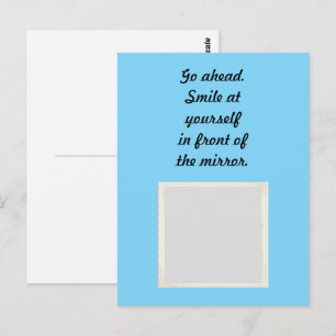 Cartão Postal Vá em frente. Sorria para si mesmo na frente do e