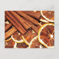 Varetas de canela com fatias de laranja secas