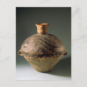 Cartão Postal Vase pintado com um padrão espiral, de Gansu