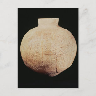 Cartão Postal Vaso com entalhe decorativo, de Tell-Hassuna