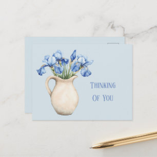 Cartão Postal Vaso de Creme Flores de Íris Roxa Pensando em Você