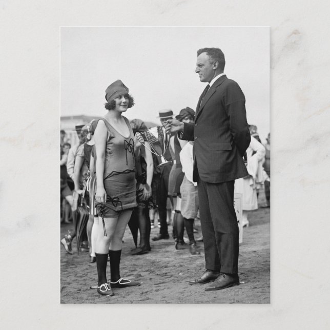 Cartão Postal Vencedor na praia, 1920 (Frente)