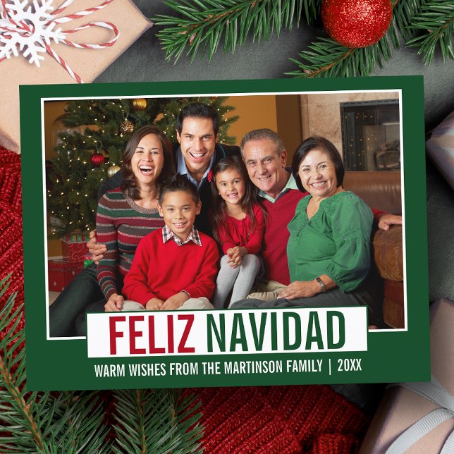 Cartão Postal Verde de Foto da Família Moderno Feliz Navidad (Customize to change your personalized text size or text style.)