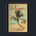Cartão Postal Viagens vintage de Árvore Miramar Palm<br><div class="desc">Um impressão de arte moderno do século médio,  Miramar Florida,  no estilo viagens vintage. Ele apresenta uma palmeira curva na praia arenosa com oceano sob um céu azul nublado.</div>