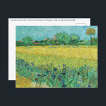 Cartão Postal Vincent van Gogh - Campo com irlandeses perto de A<br><div class="desc">Campo com irlandeses perto de Arles / Vista de Arles com irrises no primeiro plano - Vincent van Gogh,  Oil on Canvas,  1888</div>