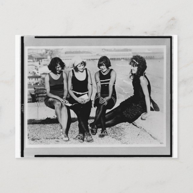 Cartão Postal Vintage Beach Beauties Photo (Frente)