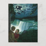 Cartão Postal Vintage Honeymoon Love, Newlyweets em Niagara Fall<br><div class="desc">Imagem de romance e amor de ilustração com uma jovem casal casada em sua lua de mel por Niagara Falls. Uma noite romântica perto da cascata sob a lua de uma lua de cheio.</div>