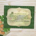 Cartão Postal Vintage Irish Blush<br><div class="desc">A tradicional bênção irlandesa no estilo celta é feita através de uma etiqueta de pergaminho com uma imagem pouco opaca do campo irlandês,  em fundo verde argyle.</div>
