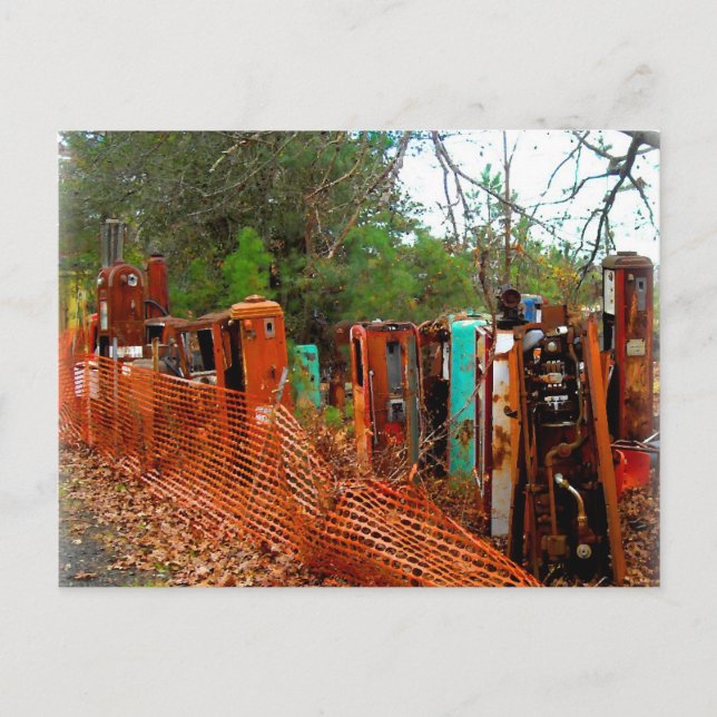 Cartão Postal Vintage Junk Yard Gas Pumps (Frente)