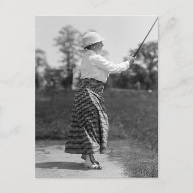 Cartão Postal Vintage Mulher Golfing, 1910 (Frente)