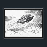 Cartão Postal Vintage Science Ficeship Rocket in Clouds<br><div class="desc">Ilustração da Vintage: imagem do transporte vitoriano de ficção científica em preto e branco. Uma nave espacial voando pelas nuvens no céu. Um clássico design de ficção científica de quadrinhos retrógrados do 50 do futuro.</div>