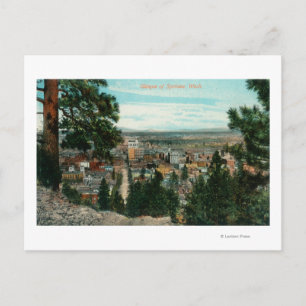 Cartão Postal Vista da cidade através das árvores