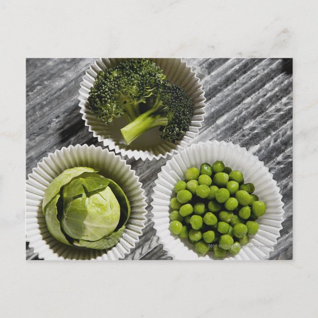 Cartão Postal Vista de alto ângulo dos vegetais em copos de pape (Frente)