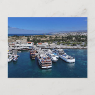 Cartão Postal vista de drone do porto de Paphos com farol