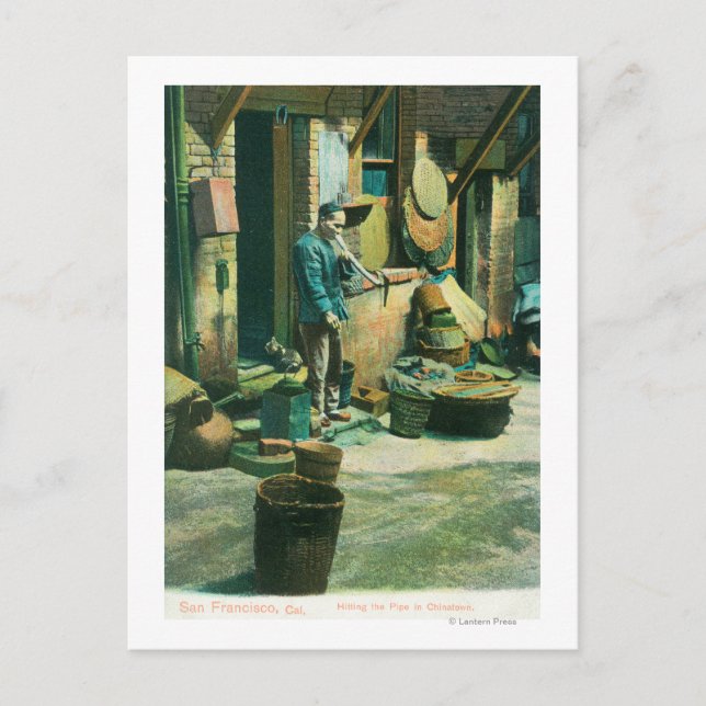 Cartão Postal Vista de um homem fumando fora de sua tubulação (Frente)