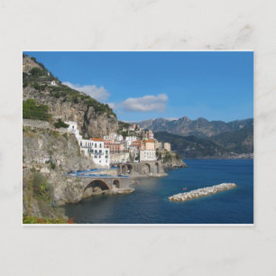 Cartão Postal Vista distante de Atrani na costa de Amalfi