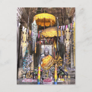 Cartão Postal Vista do templo budista dentro,