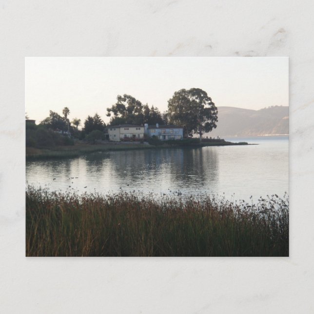 Cartão Postal Viver na orla em Benicia, CA (Frente)