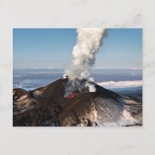 Cartão Postal Vulcão de erupção da cratera: lava, gás, vapor
