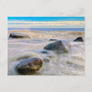 Cartão Postal Waves crashing on shoreline rocks