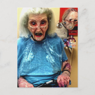 Cartão Postal Weird Bizarre Terrified Granny Postcard