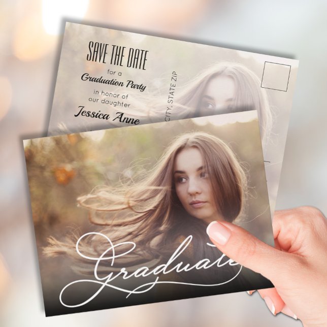 Cartão Postal White Script GRADUATE Photo Save the Date (Criador carregado)