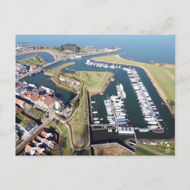 Cartão Postal Willemstad in Nederland met moderne haven. (Frente)