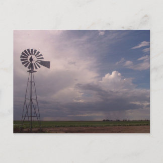 Cartão Postal Windmill e oeste do Kansas Skies