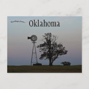 Cartão Postal Windmill e Tree em Sunset em Oklahoma EUA