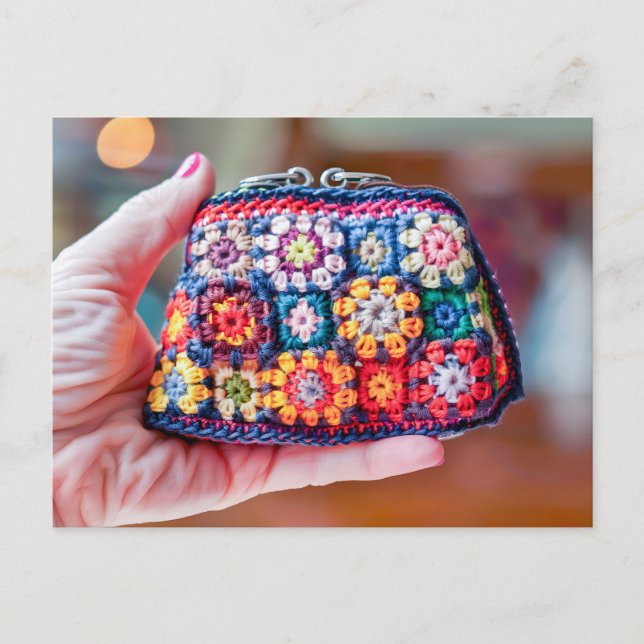Cartão Postal Woman Holding a Crocheted Coin Purse Made From Gra (Frente)