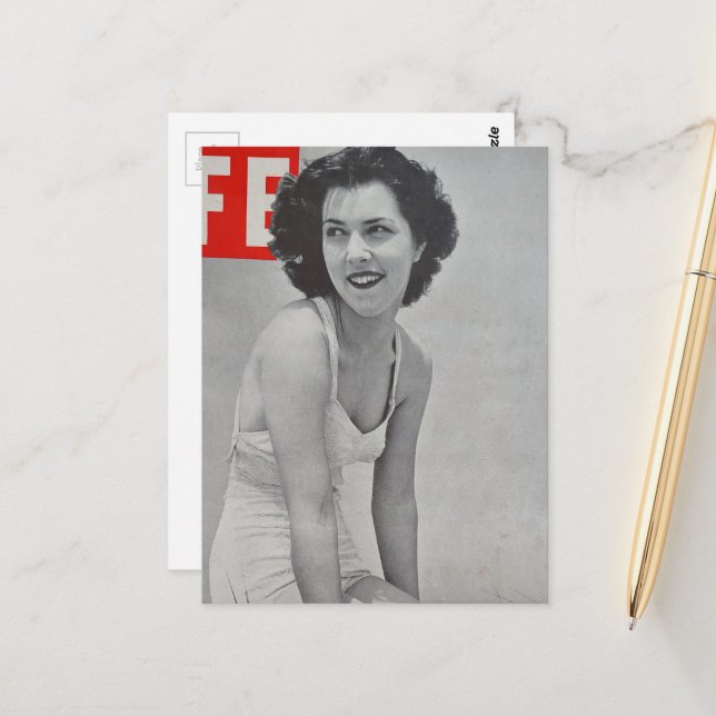 Cartão Postal Woman in 1939 on the beach black and white (Frente/Verso In Situ)