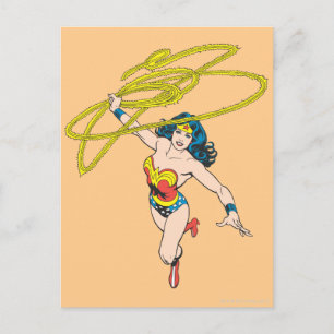 Cartão Postal Wonder Woman Holds Lasso 2