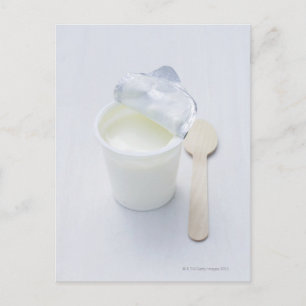 Cartão Postal Yoghurt in opened disposable cup