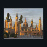 Cartão Postal Zaragoza, Cartão-postal de Espanha<br><div class="desc">A cena icônica em Saragoça,  a Espanha com a Basilica à ouro hora e a luz do sol atingindo os pilares do leão na ponte,  uma bela cena para inspirar viagem ou trazer de volta as memórias.</div>
