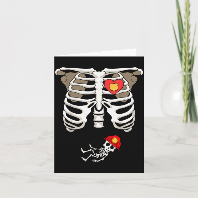 Cartão Pregnancy Skeleton Rib Funny Firefighter Bump Shir (Frente)