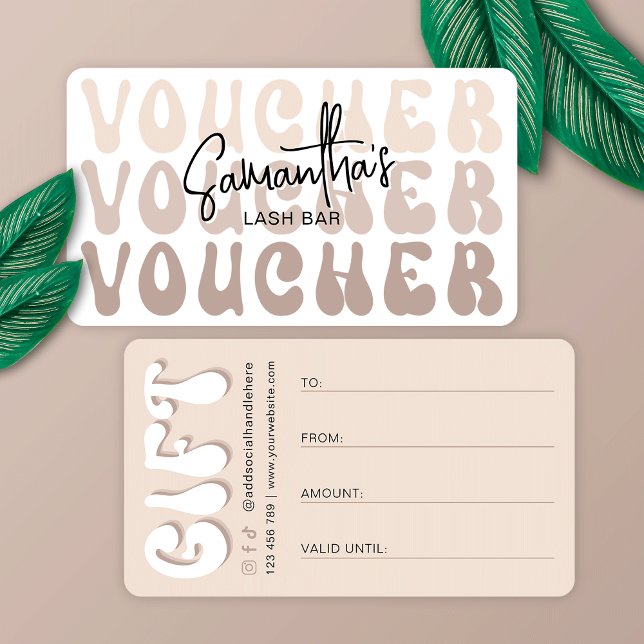 Cartão Presente Spa ou Spa Beige Trendy Beauty (Make custom gift cards for clients with this trendy voucher in beige featuring groovy retro fonts)