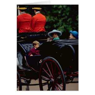 Cartão Príncipe William e princesa Diana na alameda