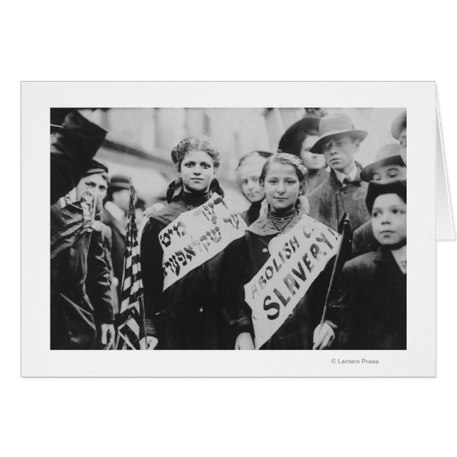 Cartão Protesto contra o trabalho infantil no desfile do  (Frente Horizontal)