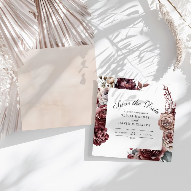 Cartão Quadrado de Save the Date Boho Floral – Ver (Square Boho Floral Save the Date Card – Beige Back on a sunny table with white dry botanicals)