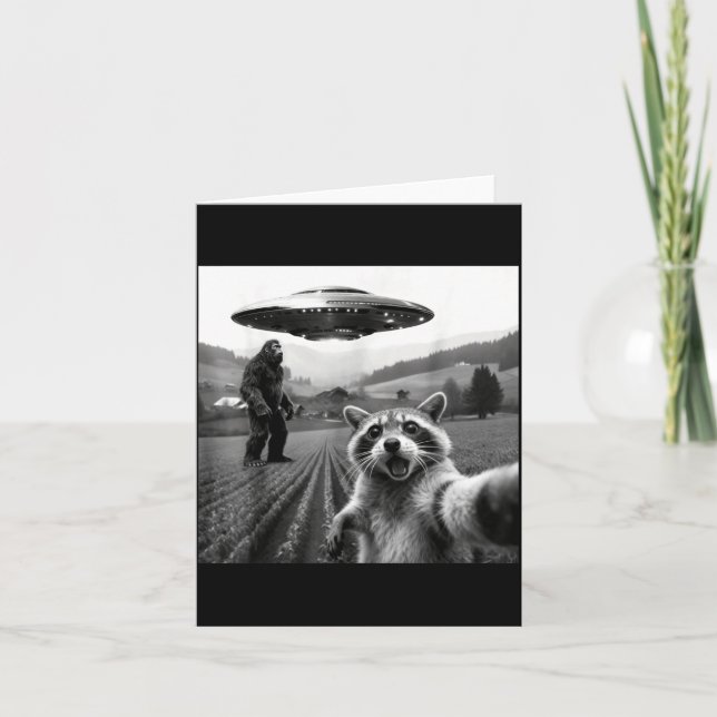Cartão Racoon Bigfoot Selfie Ufo Funny Racoon Alien Bigfo (Frente)