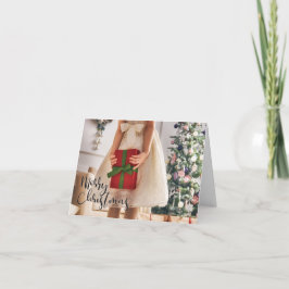 Cartão Rapariga com presente molhado na árvore de Natal