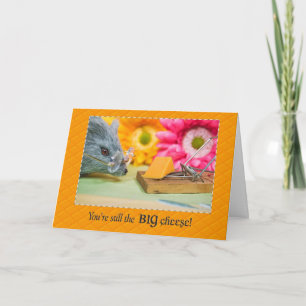 Cartão Rato de cinza com aniversário de queijo